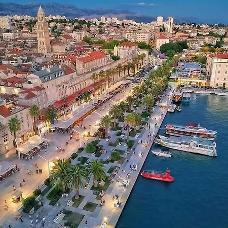 Homestay Deluxe Splatin Split